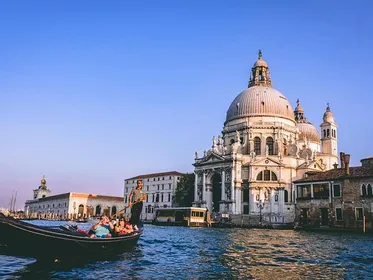 Private Gondel-Serenade: Romantische Nacht in Venedig