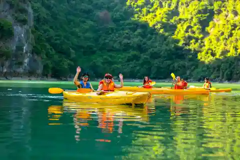 Excursión de un día a la isla de Cat Ba y la bahía de Lan Ha: Kayak, Natación, Bicicleta