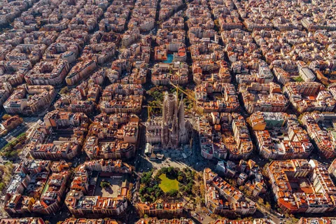 Tour privado en helicóptero de Barcelona y Montserrat