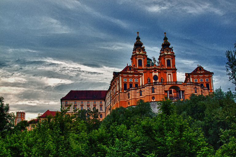 Tour privato di Melk, Hallstatt e Salisburgo da Vienna