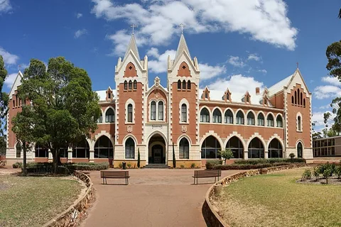 Full Day Pinnacles Desert and New Norcia