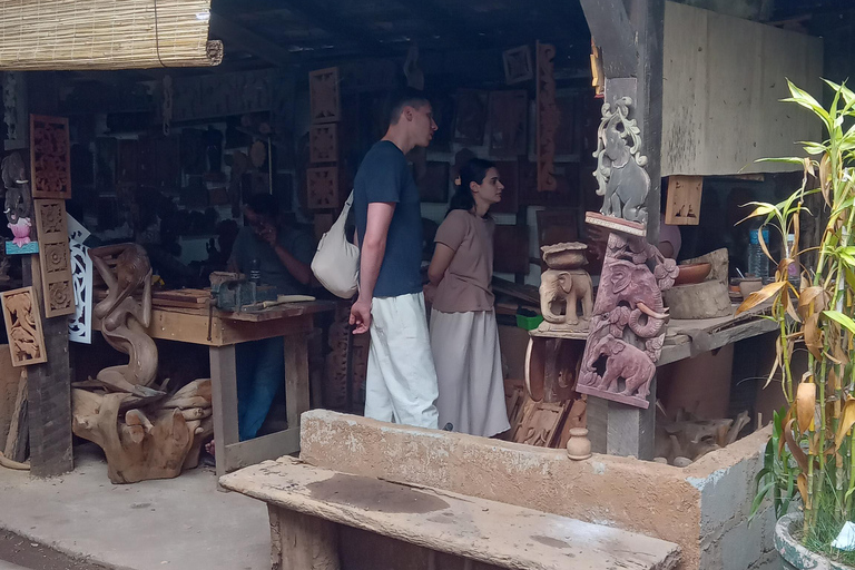 The Best Kandy Tuk-Tuk city Tour with a Professional Guide