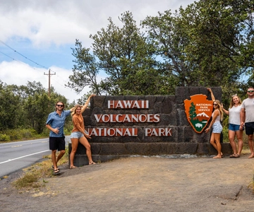 Private Big Island Tour:Coffee, Beaches,Volcanos & Waterfall