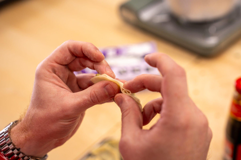 Osaka : Cours de cuisine et dégustation de saké avec visite du marché local