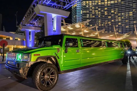 Las Vegas Limo Tour with Champagne and Nightclub Entry