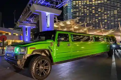 Las Vegas Limo Tour with Champagne and Nightclub Entry