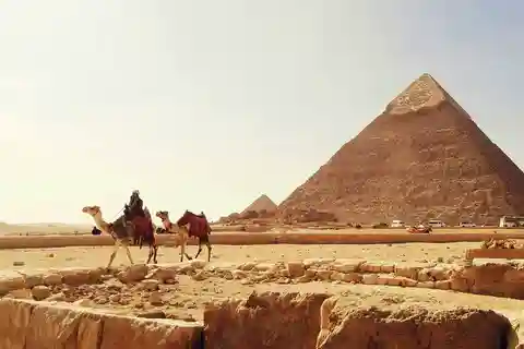 Le Caire : Balade à dos de chameau aux pyramides de Gizeh et visite du musée égyptien