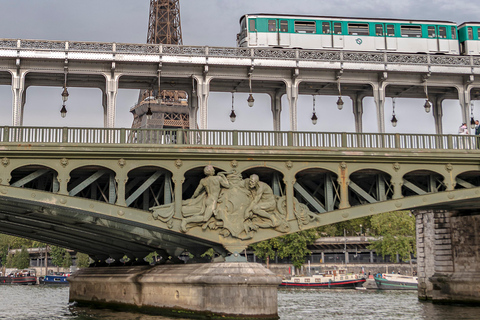 Paris: Private Seine River Cruise Paris: Private Seine River Cruise with Guide