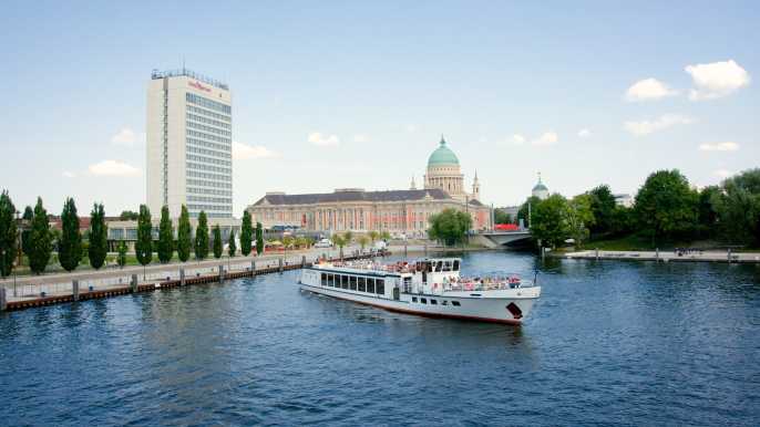 Potsdam: Palace Tour by Boat