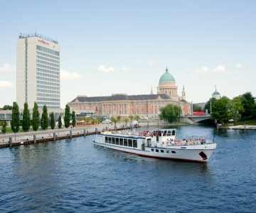 Potsdam: Palace Tour by Boat