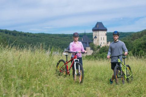 Viagem de dia inteiro de bicicleta elétrica saindo de Praga: o poderoso castelo Karlstejn