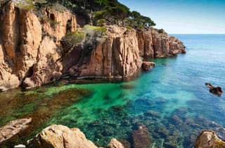 Costa Brava: Ein Tag mit Boot, Sonne und Wein zwischen malerischen Buchten