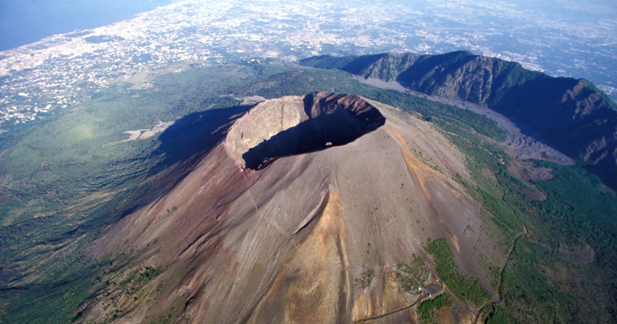 From Sorrento Mount Vesuvius Skip The Line Tour Getyourguide 7095