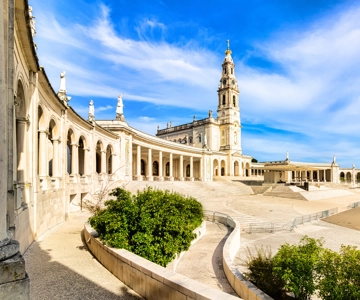 From Lisbon: Fátima, Óbidos, Nazaré small group day tour