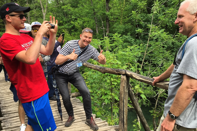 Zagreb: Rastoke &amp; Plitvice Lakes Tour, ingresso e passeio de barcoGrupos pequenos de até 8 pessoas com serviço de busca no hotel