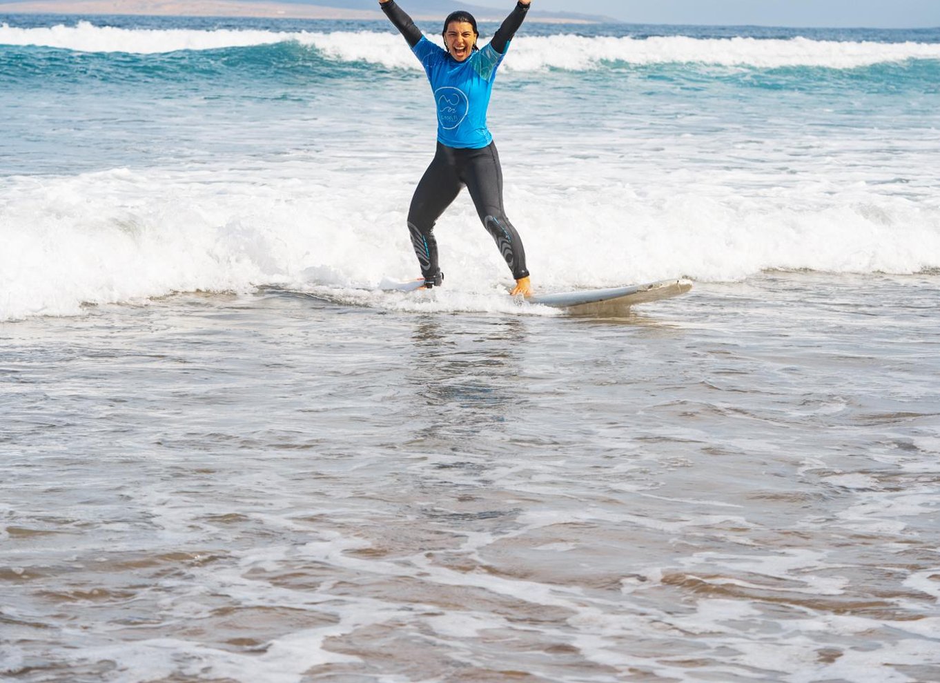 Surflektion i Famara med afhentning og video