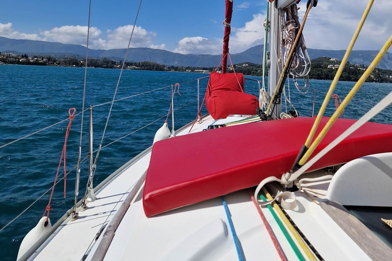 Corfú: Crucero en velero privado con paradas para nadar y bebidas