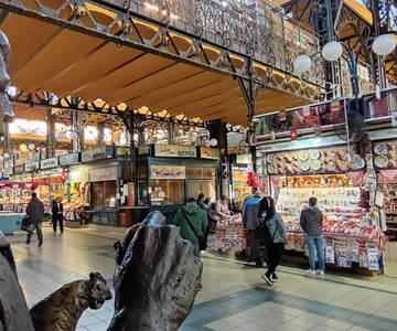 Budapest: Hungarian Cuisine in the Market Hall (german)