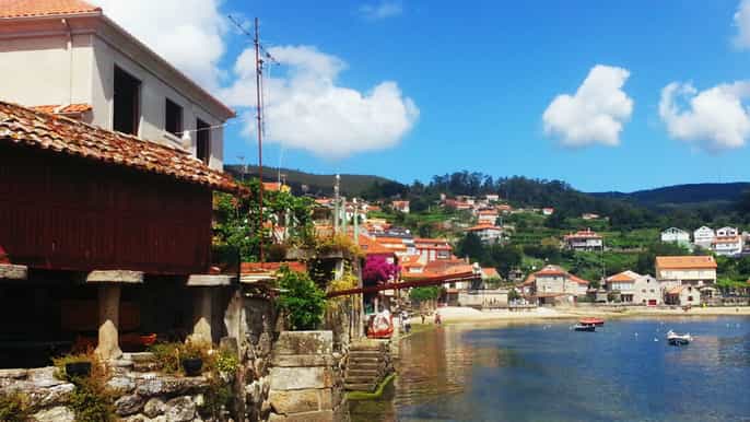 rías baixas guided day tour from santiago with boat ride