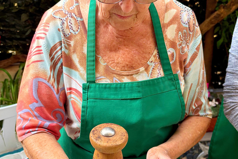 Cooking lesson: Genoese pesto made in a mortar with the World Champion Cooking class: Genovese pesto made in a mortar with the World Champion