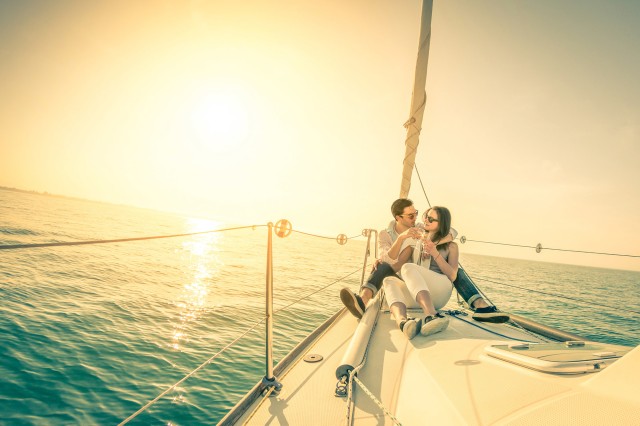 Visit Lisbon: Private Sunset Sailing Tour with Champagne in Lisboa