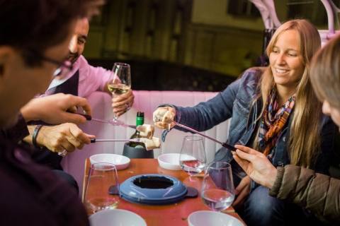 Zurych: szwajcarskie serowe fondue i wino tuk-tuk