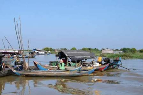 Jezioro Tonle Sap — wioska rybacka i zalany las