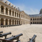 Les Invalides: Napoleons grav och armémuseet med köföreträde