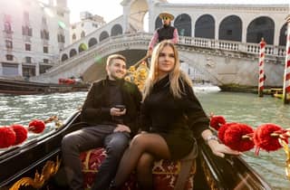 Venedig: Privates Fotoshooting in einer Gondel