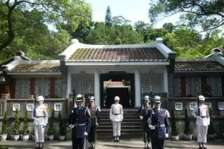 台北：桃园一日游（含蒋介石陵墓）10小时旅程 {四座商务轿车}