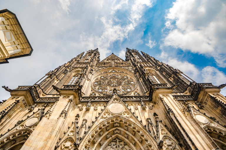 Tour de 2,5h por el Castillo de Praga, incluye entradaTour de 2 horas y media con entrada