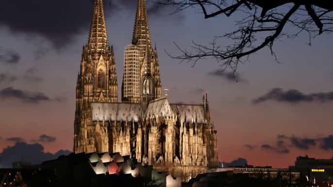 cologne legends and history tour in german