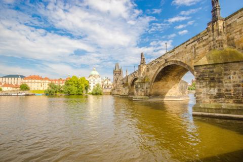 Prag: Guidad buss- och vandringstur med flodkryssning och lunch