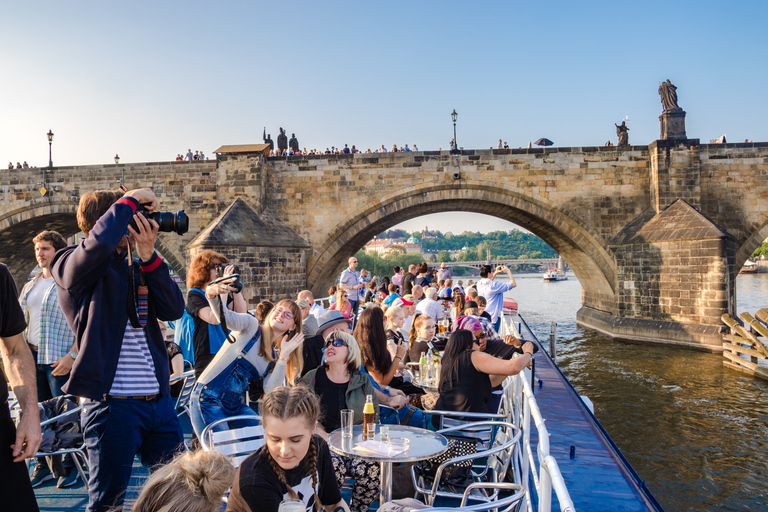 Prague : Croisière touristique en bateau avec dîner buffet