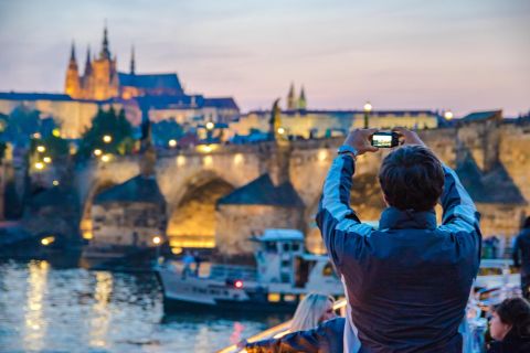 Prague: Dinner Boat Cruise with Live Music