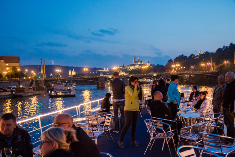 Prague: Sightseeing Boat Cruise with Buffet Dinner