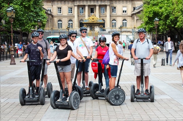 Paris: 1,5-stündige Segway-Tour mit Ticket für eine Flusskreuzfahrt