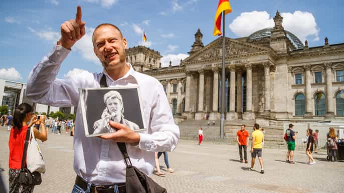berlin bowierundgang mit freigetränk im café neues ufer