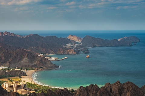 Helikoptervlucht door MuscatStadsrondleiding per helikopter in Muscat 30 minuten