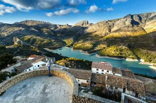 Von Alicante aus: Guadalest, Altea & Ticket für die Wasserfälle von Algar