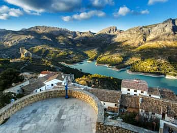 From Alicante: Guadalest, Altea & ticket in Algar Waterfalls