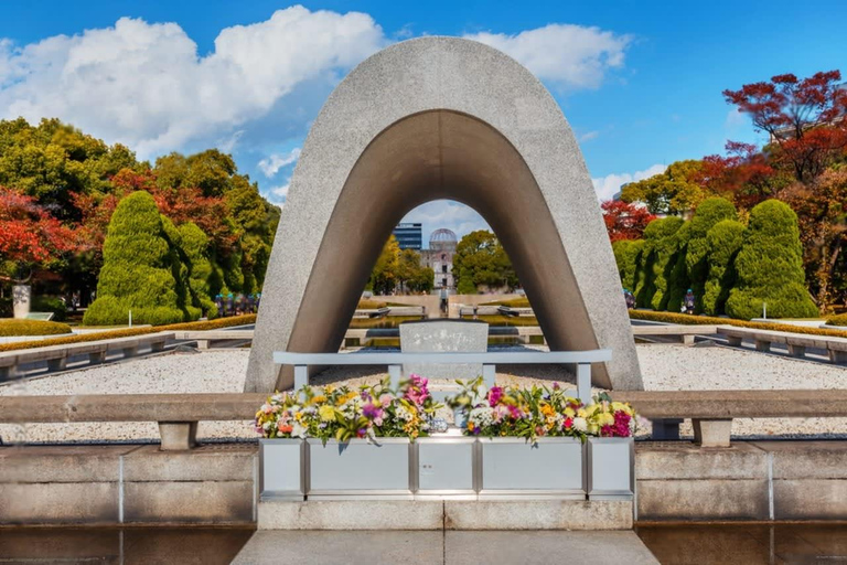 Osaka/Kyoto: Hiroshima&Miyajima Private Tour Luxury Vehicle