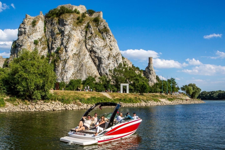 Bratislava per privé speedbootBratislava en Devin Castle 180 minuten