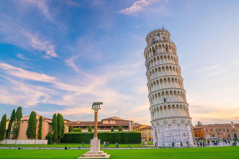 Ontdek de kathedraal, het baptisterium en de scheve toren van Pisa