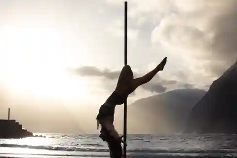 Seixal Black Sand Beach Pole Dance Foto & Drohnenshooting