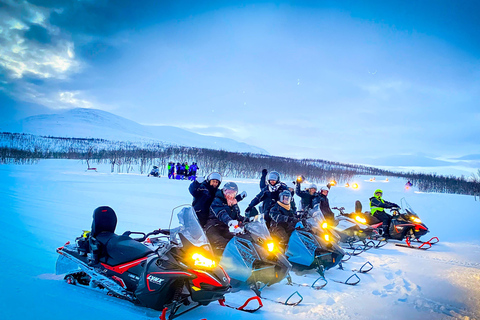 Von Tromsø aus: Geführte Motorschlittentour in den Lyngen Alpen