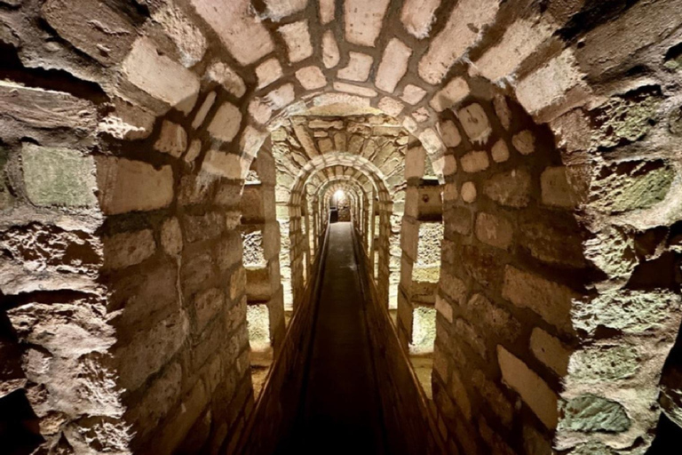 Paris Catacombs Guided Tour With Restricted Rooms Paris: Skip-the-Line Catacombs Tour with Restricted Areas