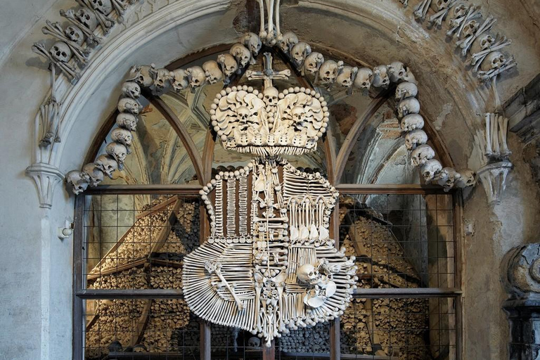 Prague: Kutná Hora and Bone Church with Round-Trip TransferTour in French with Entry Fee and Hotel Pickup and Drop-Off