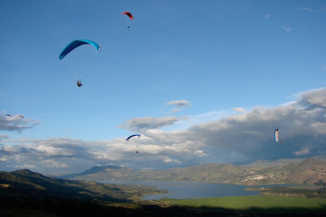 Visit Paragliding Activity with Transfers from Bogota in Bogotá