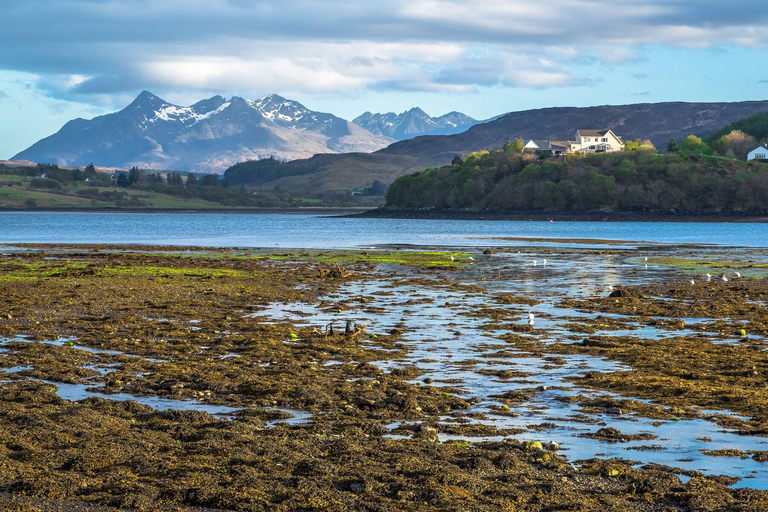 Inverness: Isle of Skye, Fairy Pools, & Castles Day Trip